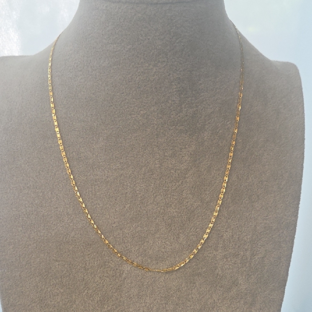 Elegant Gold Chain Necklace